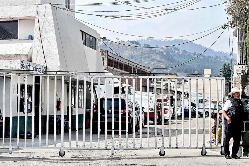 El depósito de Grúas Manzur está ubicado en La Maquinita, en Isidro Fabela y la carretera Toluca Atlacomulco.