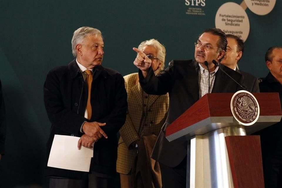 El 15 de diciembre, el Presidente Andrés Manuel López Obrador y Octavio Romero Oropeza, director de Pemex, presentaron el plan nacional para la exploración y producción de hidrocarburos.