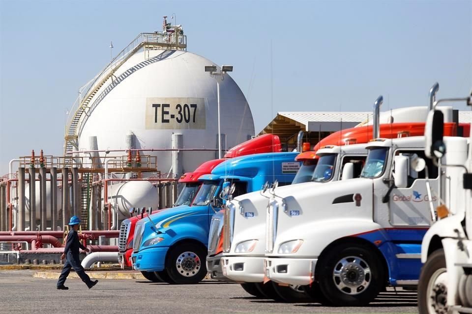 Canacar propondrá a Pemex proporcionar hasta 50 por ciento del suministro del combustible a través de autotanques
