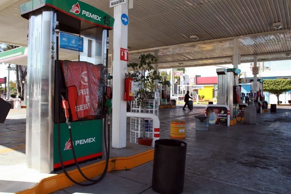 Los precios de la gasolina magna se incrementaron 0.47 por ciento en los primeros 15 días de julio, su primer alza en 8 quincenas.