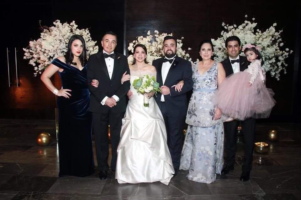 Daniela Barahona Moreno, Arturo Barahona Oyervides, Anahí Lozano Gutiérrez, Alejandro Barahona Moreno, Nora Moreno Valdés, Carlos Nungaray González y Alessa Nungaray Barahona