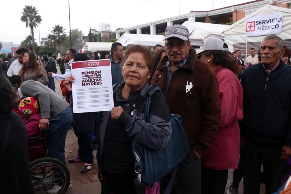 Morena ha capitalizado en las urnas la entrega directa de apoyos, al condicionar su continuidad a los triunfos del partido, según expertos.