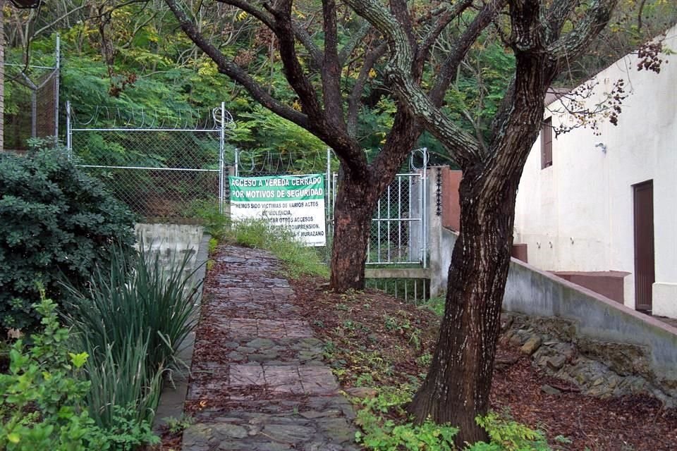 Acceso cerrado al cerro del Chupón en la colonia Del Paseo Residencial