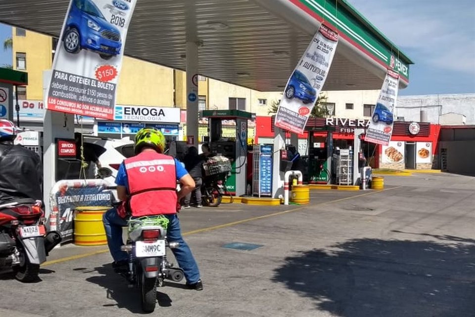 Los tiempos de espera para cargar combustible han sido de entre 30 y 45 minutos en algunas gasolineras, mientras que en días pasados llegó a ser de horas.