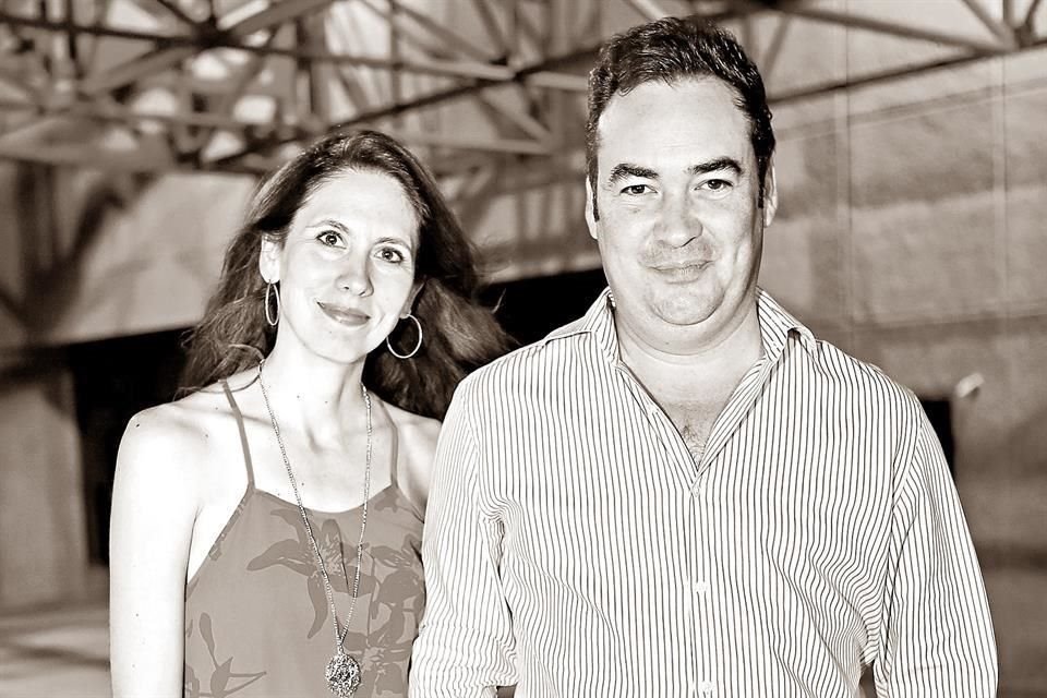 Con su esposo Óscar Peña Durán, en el 2015.