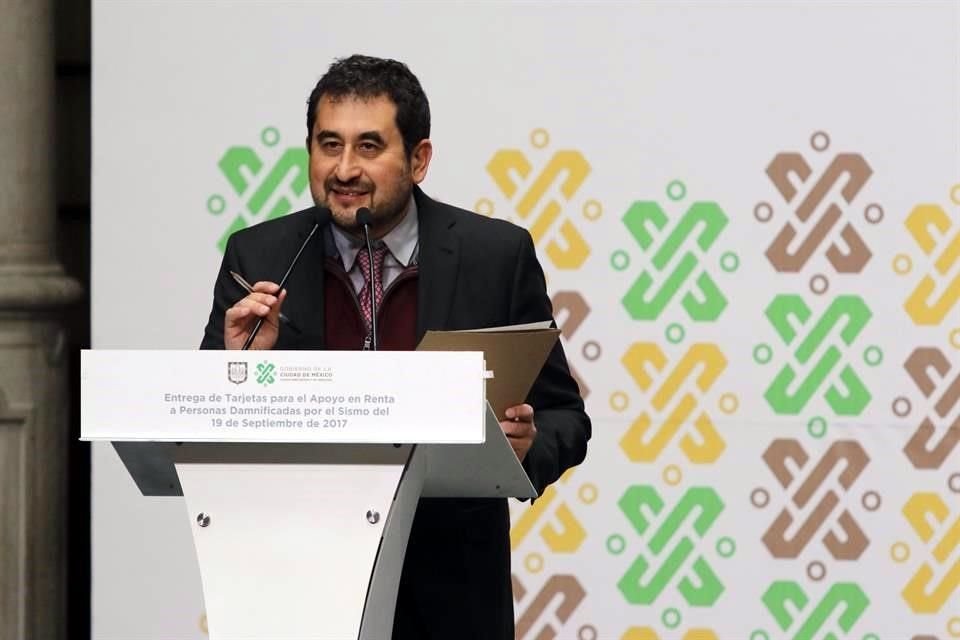 En general, las acusaciones de los constructores apuntan al Comisionado César Cravioto.