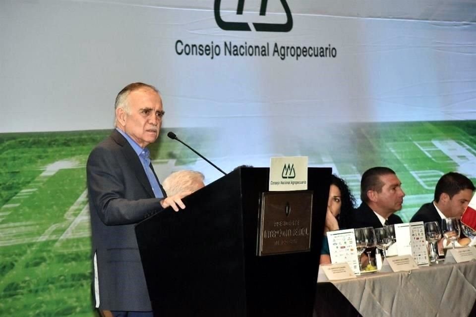 Alfonso Romo, jefe de la Oficina de la Presidencia, durante su reunión con el Consejo Nacional Agropecuario (CNA).