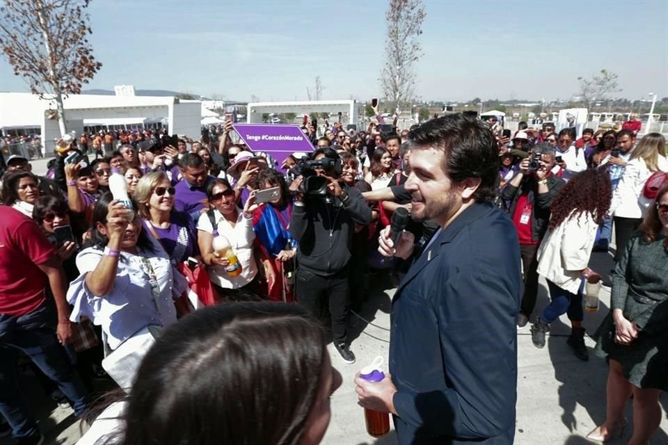 Amaury Vergara (foto) y Kenya Vergara estuvieron a cargo del evento Extravaganas 2019.