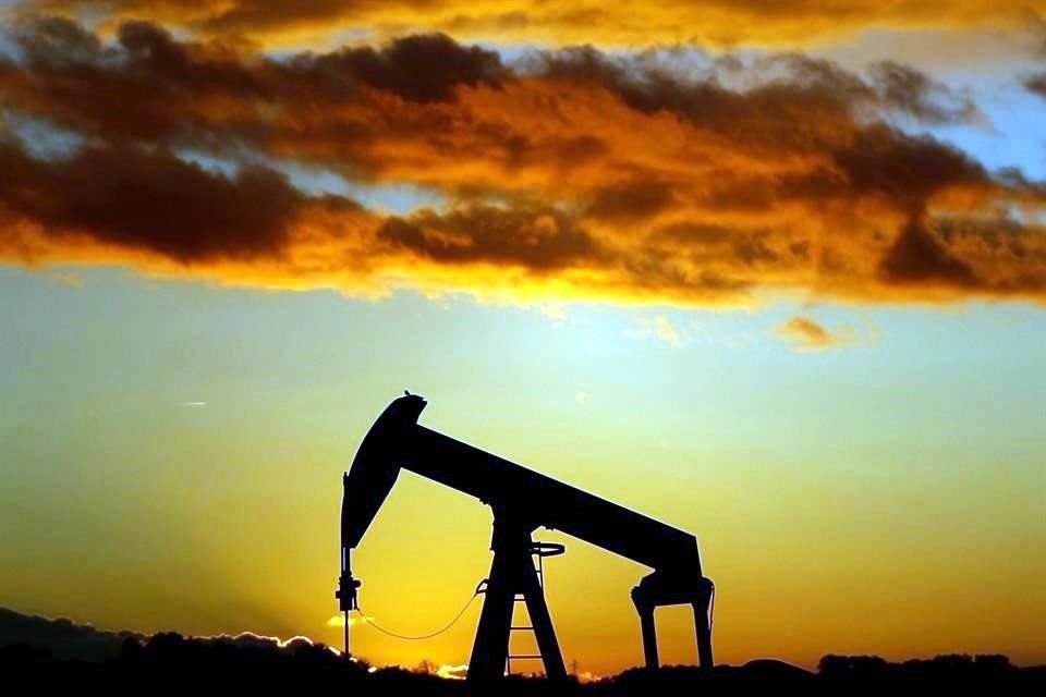 El petróleo de Estados Unidos llegó a subir en algún momento hasta 15.5 por ciento.