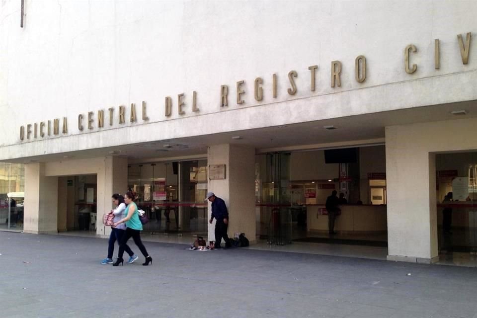 REFORMA publicó hoy que los falsificadores persisten desde hace años y ahora se han vuelto más violentos con quien busca evidenciarlos.