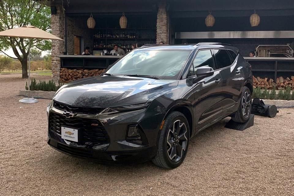 Con inspiración en el Cámaro, la Chevrolet Blazer llega con un tono más deportivo.