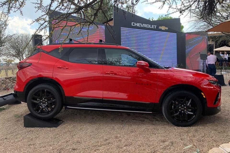 La Blazer incluirá 7 bolsas de aire, sistema OnStar 4G LTE, asistente de frenado de pánico y control de estabilidad electrónico en todas su versiones.