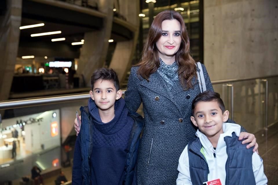 Mauricio Medina,  Yara de Medina y Santiago Medina