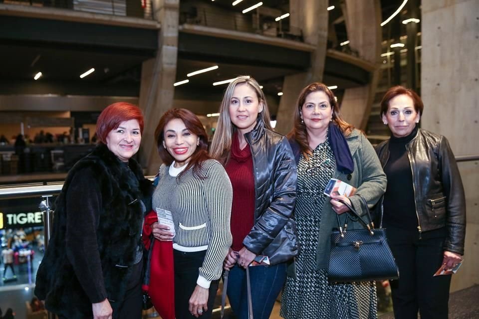 Nina de Ponche, Teresa Herrera, Martha Elizondo, Alma Tijerina y Teresa Islas