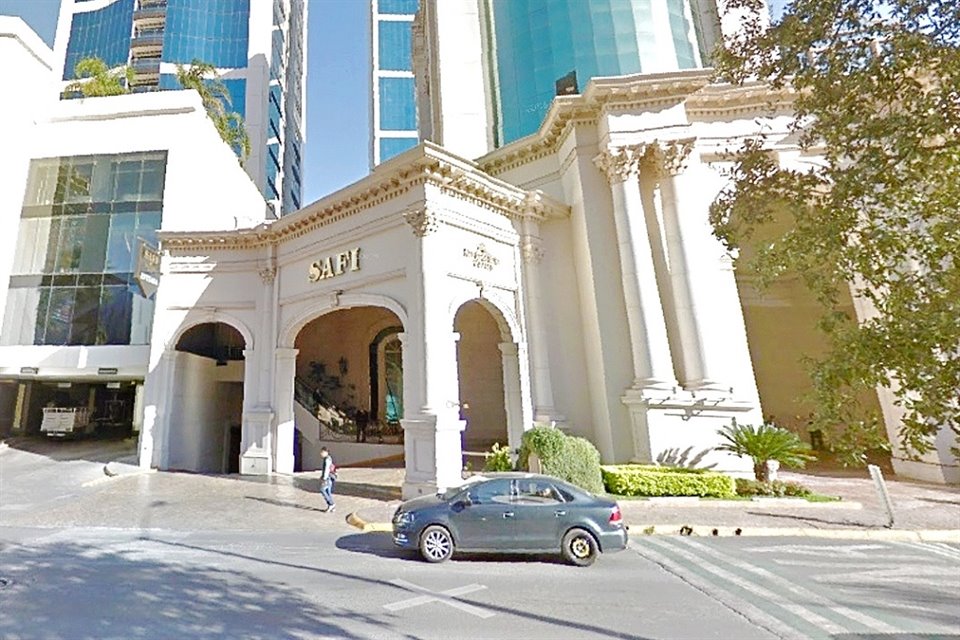 La pareja fue asaltada cuando salieron del hotel.