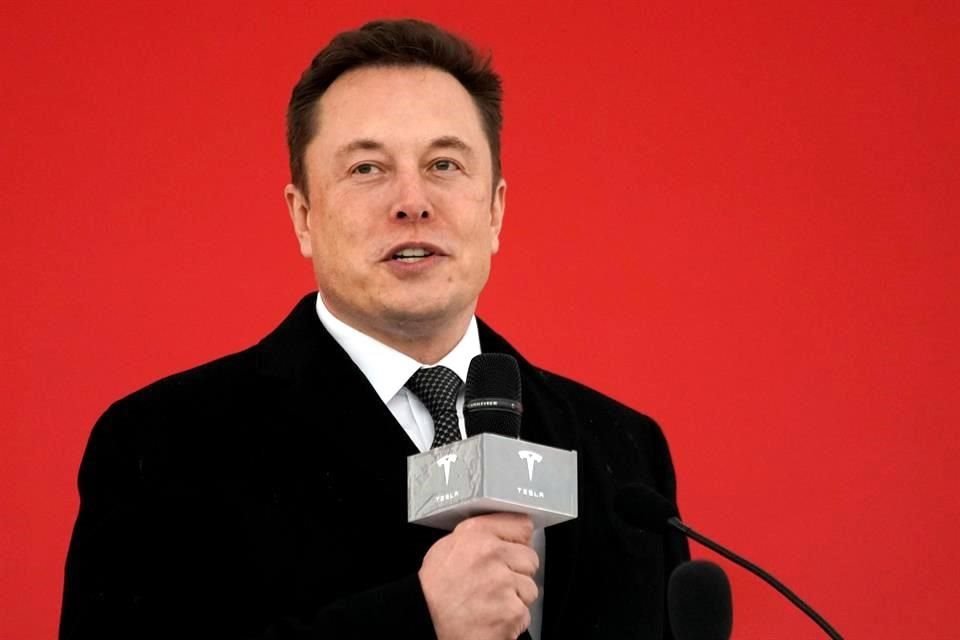 Elon Musk aseguró que tendrían la funcionalidad básica de la conducción autónoma L5 este año.