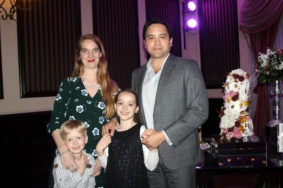 Angelika Cremer, Carlos Villarreal, Levi Villarreal Cremer y Lara Villarreal