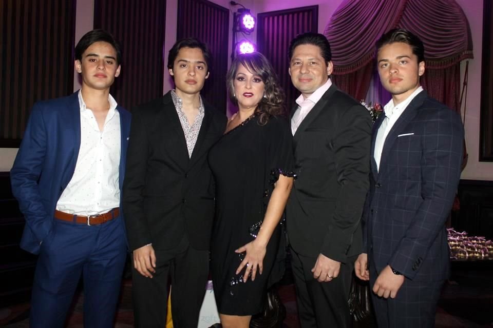 Masao Yesaki Villarreal, Yasuo Yesaki Villarreal, María Elena Villarreal, Eduardo Yesaki y Sadao Villarreal