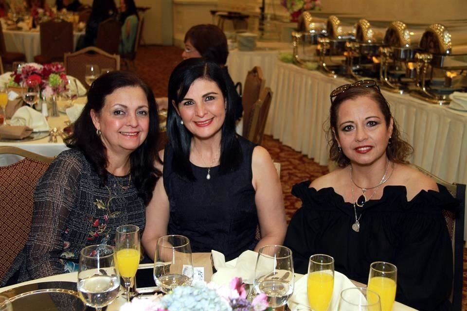 Rosa Esther Esparza de Padilla, Nora Esparza y Arabelia Leal