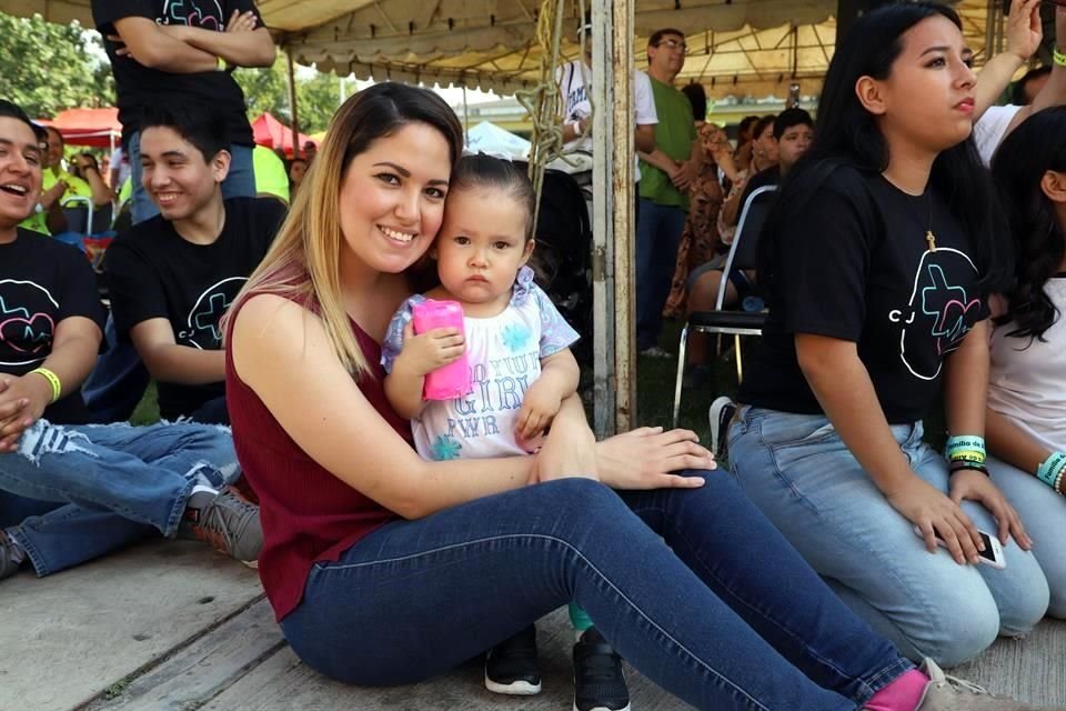 Karen Esparza de Rodríguez y Ana Paula Rodríguez