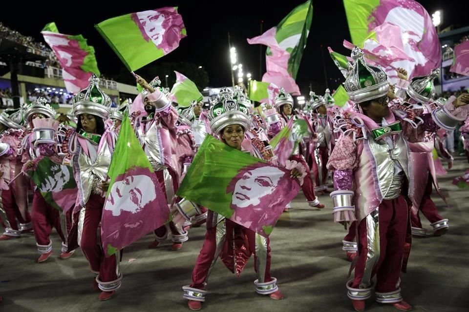 Varias de las presentaciones de escuelas de samba destacaron por su politización.
