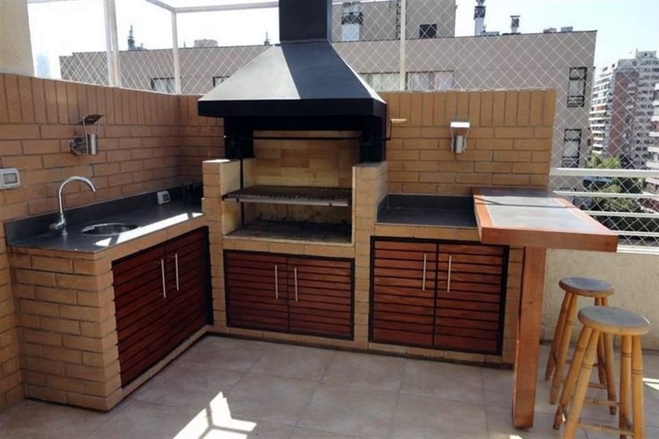 Además, tu área de asador se puede complementar con una tarja, una barra de preparación, un bar y una pérgola.