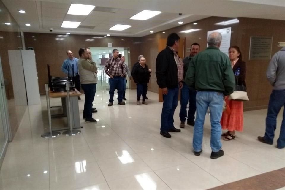 Tras escuchar la acusación, los ex funcionarios pidieron que se extendiera el plazo para resolver su situación legal.