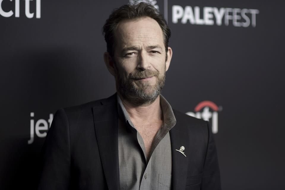 Luke Perry no podía participar en el remake porque tenía un compromiso para realizar 'Riverdale'.