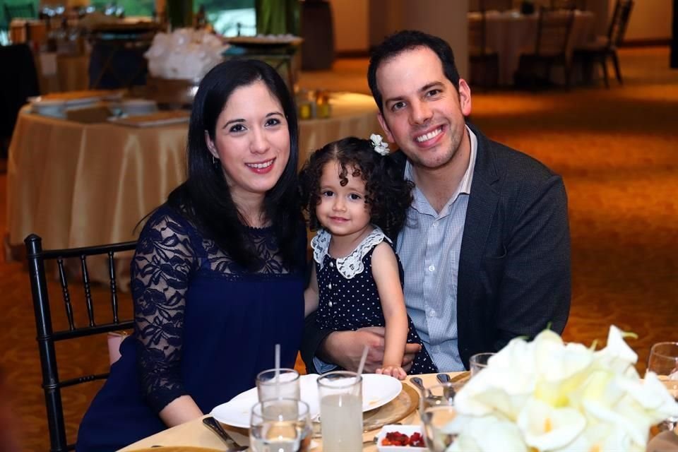 Yanett Maysen, Ivanna Alvarado y Ricardo Maysen