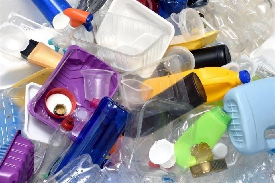 La regulación busca establecer esquemas para disminuir el consumo de plásticos, reutilizar, reciclar, compostar y procurar la recirculación.