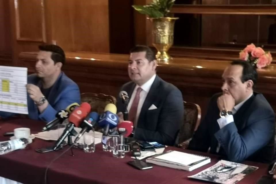Ante el cuestionamiento de si apoyará a Barbosa en la campaña, respondió que respaldará a Morena, y no se irá del partido.