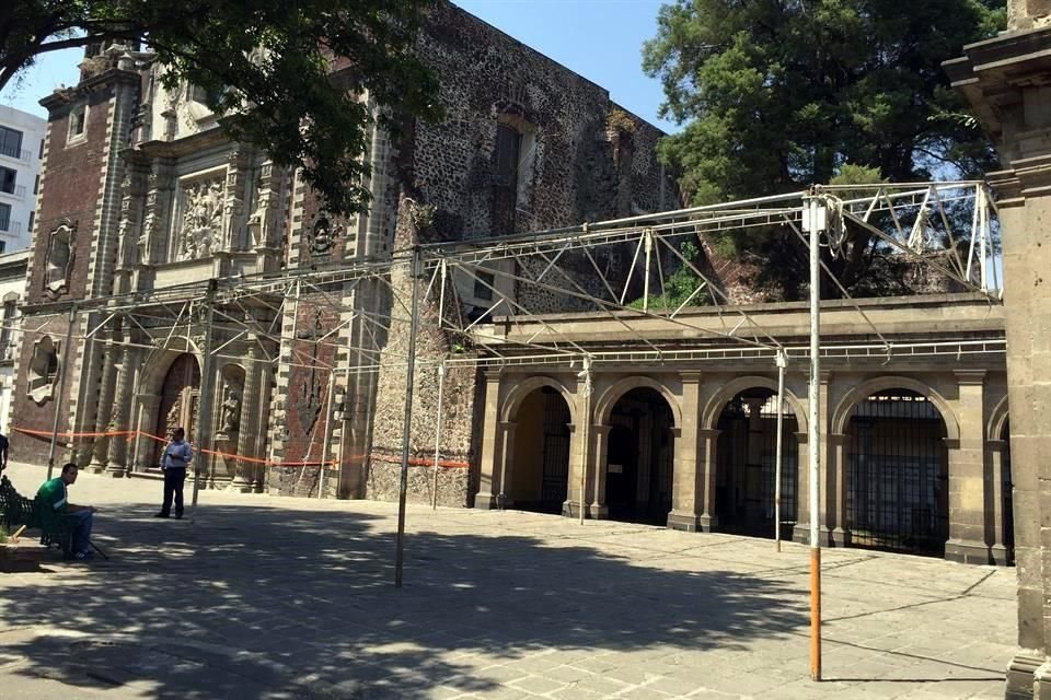 El Museo Panteón de San Fernando, donde reposan los restos de Benito Juárez y de su esposa, se encuentra cerrado por daños del sismo de 2017.