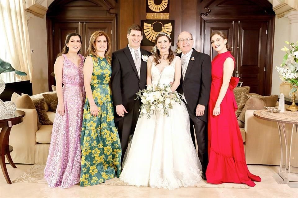 María Fernanda Palacios Hernández, Claudia Hernández de Palacios, los novios, José Palacios y Ana Sofía Palacios Hernández