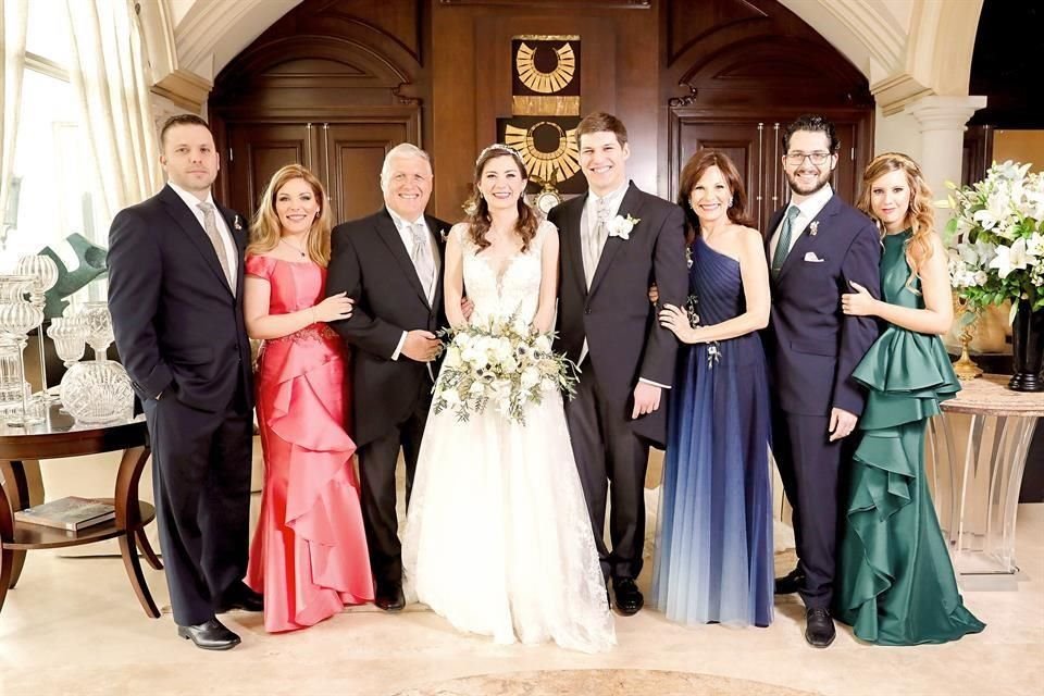 Samuel Calvo Elizondo, Regina Cárdenas de Calvo, Guillermo Cárdenas Jiménez, los novios, Regina Méndez de Cárdenas, Guillermo Cárdenas Méndez y Gabriela Zambrano de Cárdenas