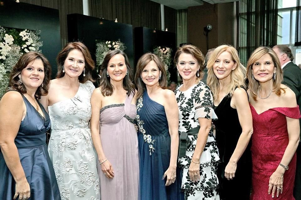 Cecilia Garza, Diana Garza, Mónica Escamilla de Lobeira, Regina Méndez de Cárdenas, Marcela Cantú de Lozano Terina Bustindui de Garza y Cecilia Cantú de Fernández   