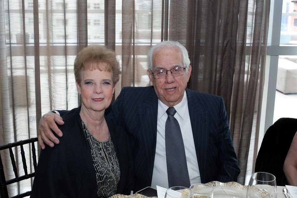 Lourdes Morales de Hernández y Alfonso Hernández Ruiz