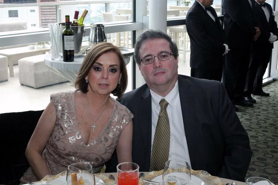 Mónica Hernández de Balderas y Arnoldo Balderas