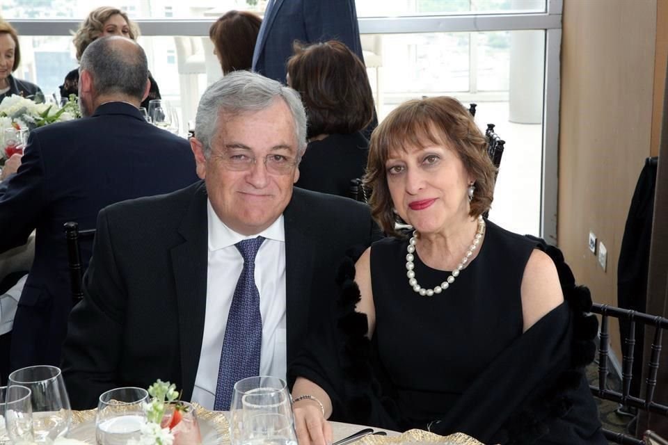 Jorge Martínez González y Pilca Páez de Martínez