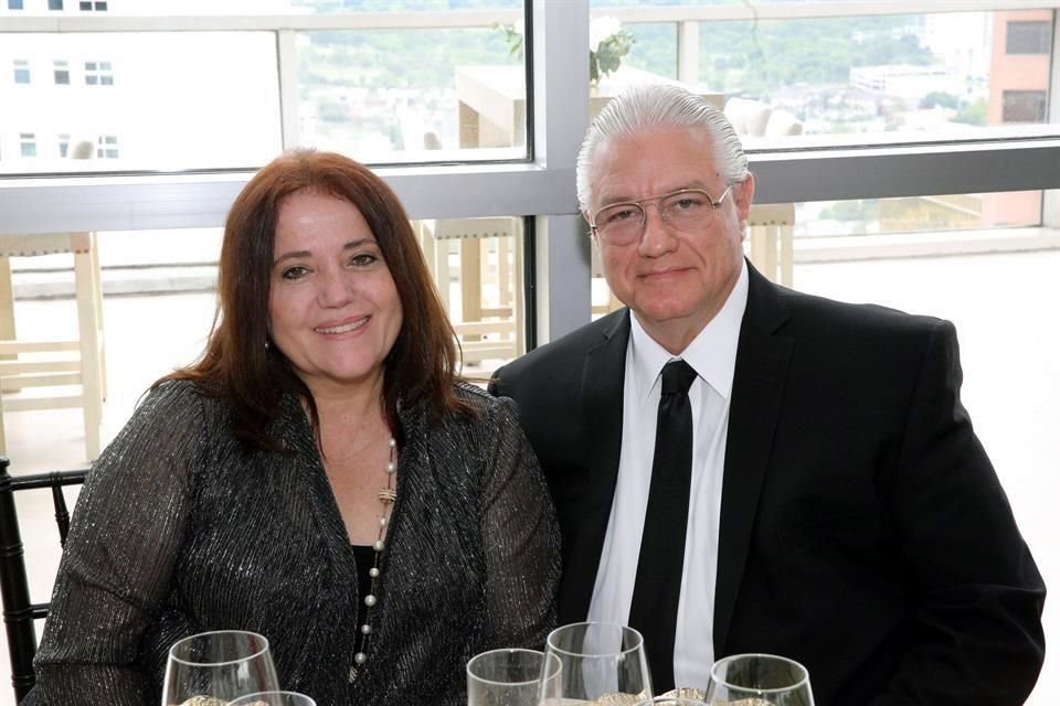 Adriana Ortiz de Alanís y Evelio Alanís