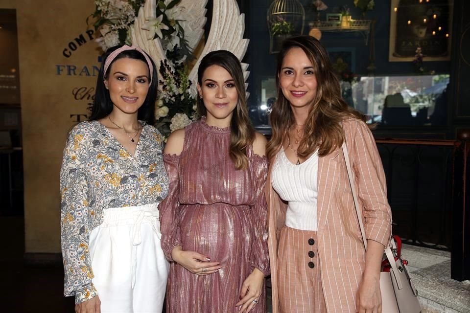 Astrid Rodríguez, Ludy García Rodríguez y Ale Flores