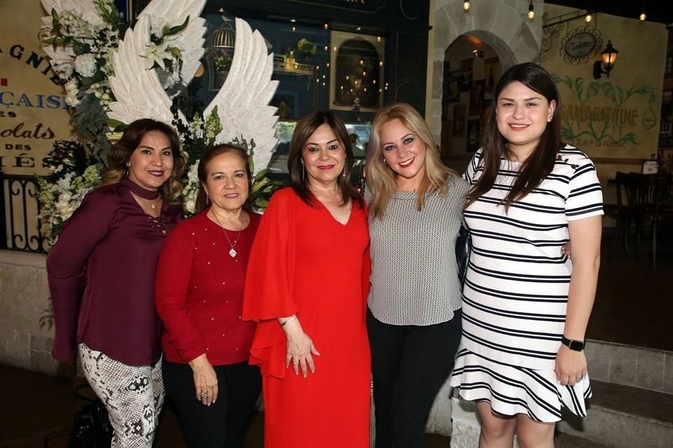 Olivia Martell, María Villagómez, Ludivina Rodríguez de la Garza, Maribel Villalón y Thalina Almaraz