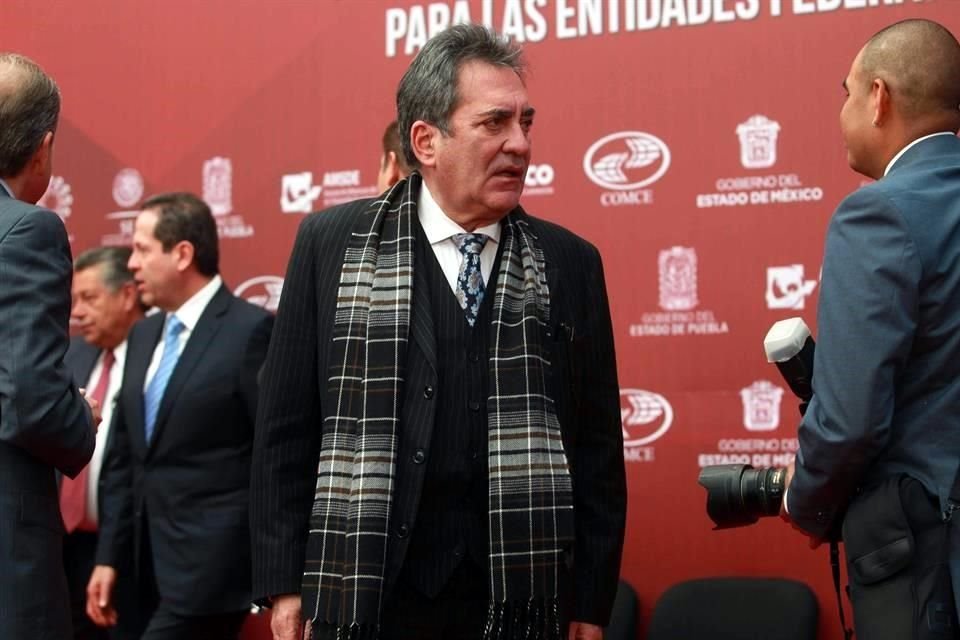 Colaboradores priistas de Carlos Lozano de la Torre, ex Gobernador de Aguascalientes, se cambiaron a Morena y ahora buscan desplazar al PAN en las próximas elecciones.