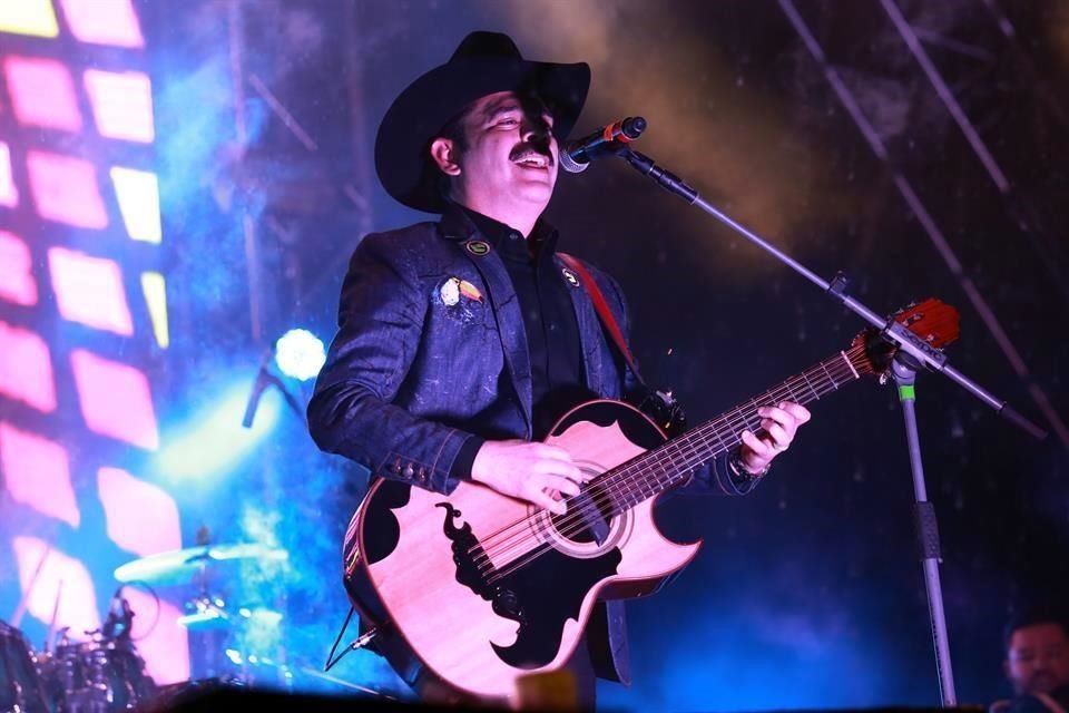 Los Tucanes de Tijuana fueron la primera aparición sorpresa del segundo día del festival.