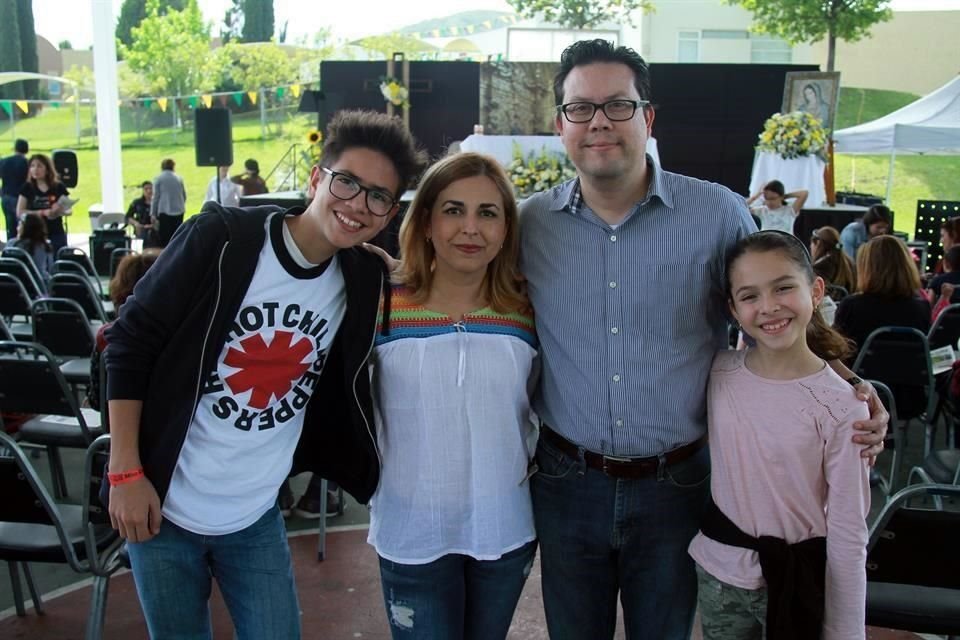 Iván Chora Vela, Laura Vela de Chora, Víctor Chora y Luciana Chora Vela