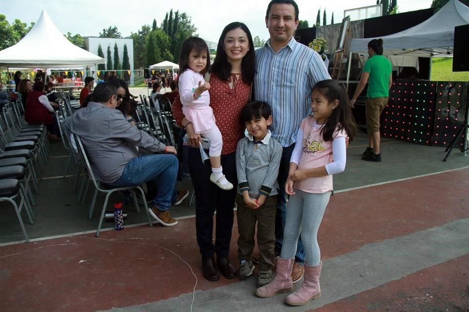 Ema López, Patricia López, César López, Julio López y Patricia López