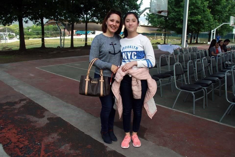Patricia Olivares y Valentina Limones