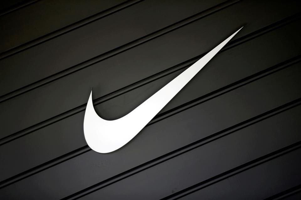La CE impuso multa de 12.5 mde a Nike por restricciones ilegales a la venta de productos comerciales con licencia con marcas de clubes.