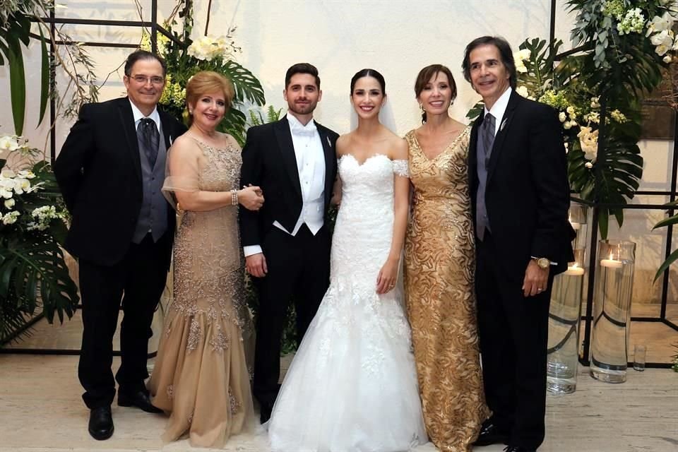 Emiliano Quiroga Morales, Olga Pérez de Quiroga, los novios, Mayela López de Marcos y Marcelo Marcos Assad