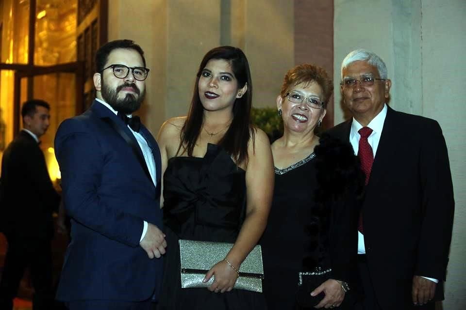Pedro Carrillo, Isabel Palacios, Carmen de Palacios y Gerardo Palacios
