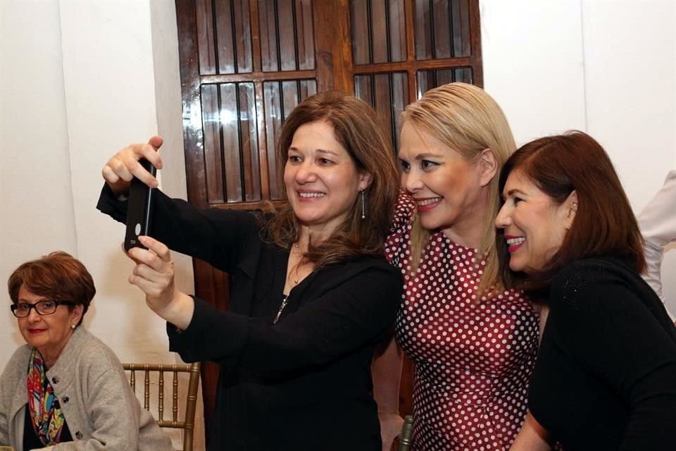 Paty Ramos, Claudia A. Guadiana de Dieste y Marlene Ramos